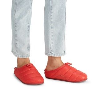 COACH
Rachelle Monogram Quilted Nylon Slippers